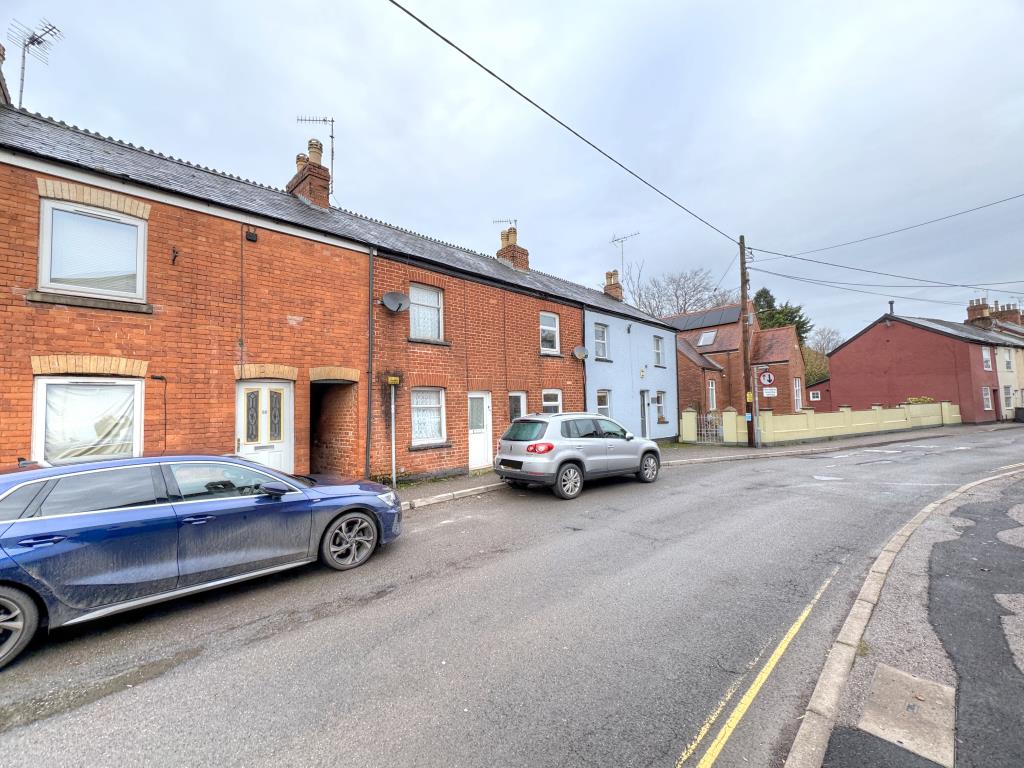 Lot: 98 - ONE-BEDROOM MID-TERRACE HOUSE - Street view with the property